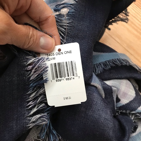 NWT Coach plaid horse and carriage scarf/wrap - Picture 3 of 7